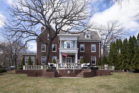 2774 W Lake Of The Isles Parkway Minneapolis MN 55416