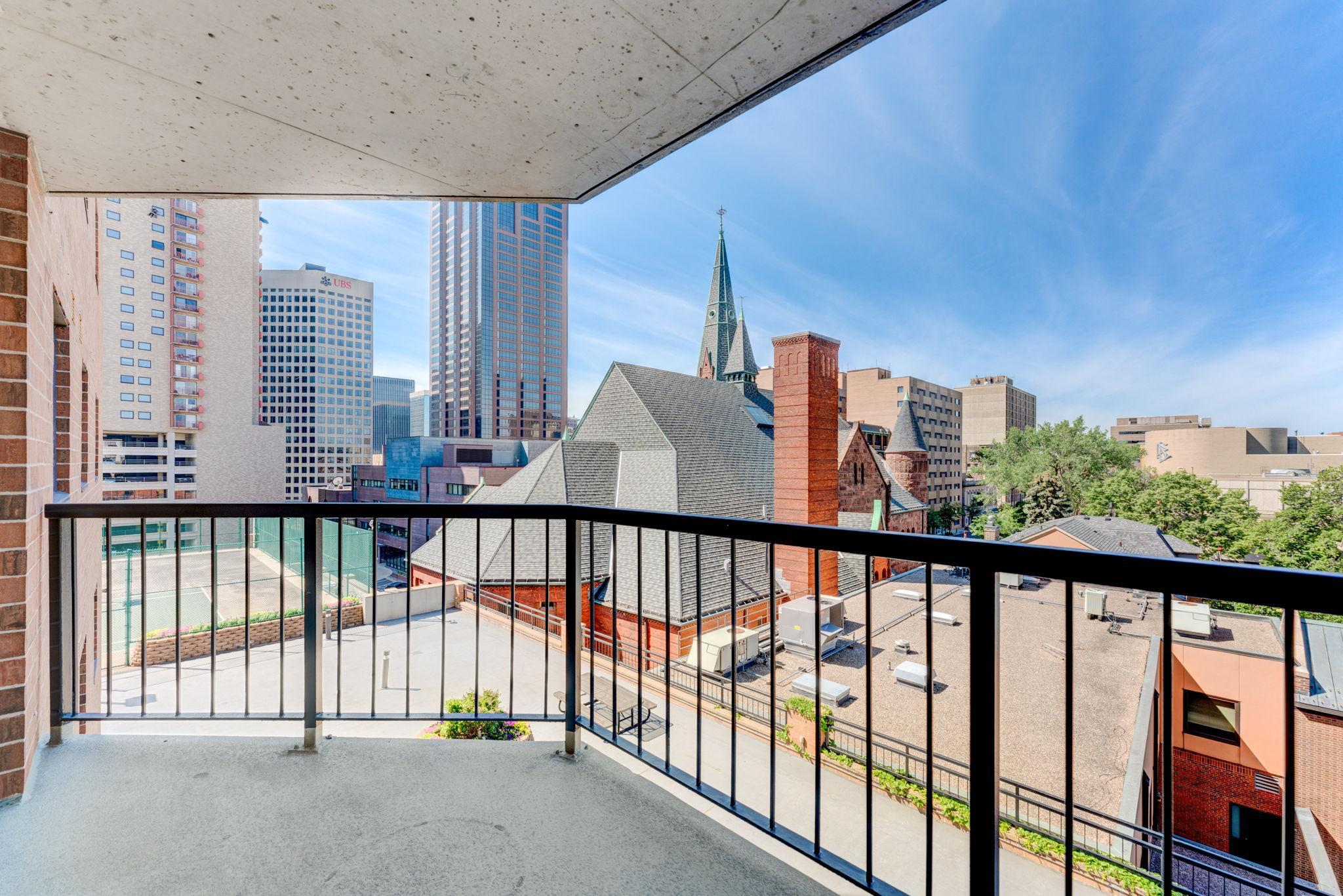 78 10th Street E 604