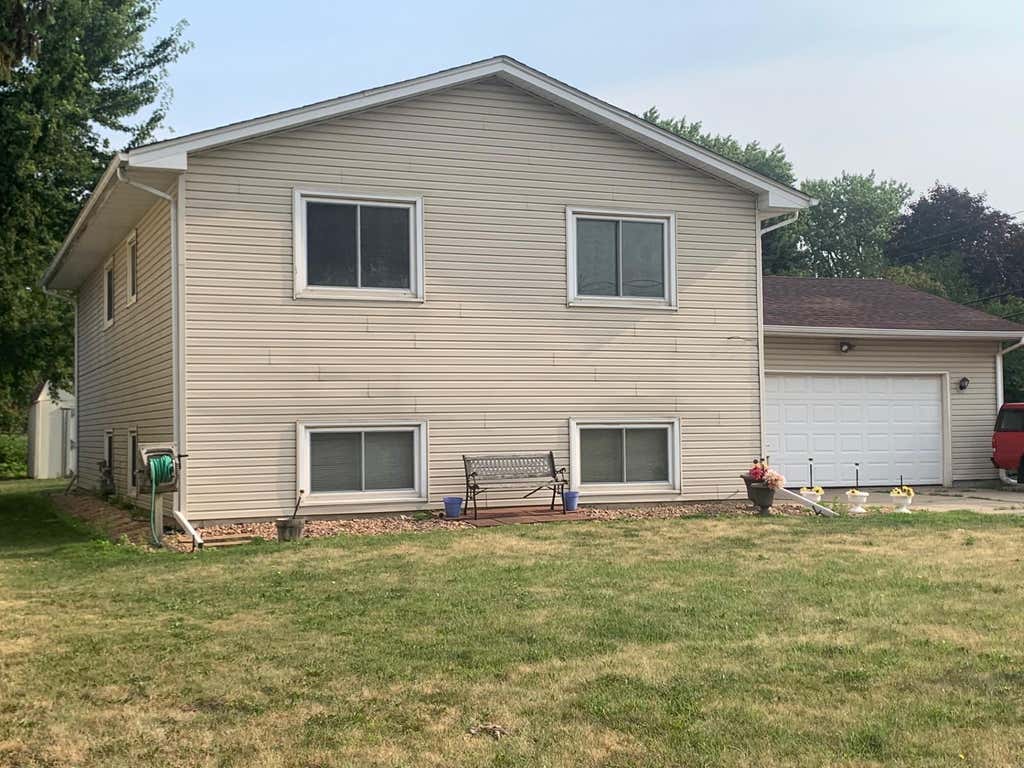 Photo of 2359 17th Avenue E, North Saint Paul, MN 55109 (MLS # 7120719)