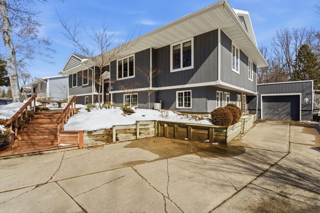 Photo of 909 16th Street SW, Willmar, MN 56201 (MLS # 7045739)