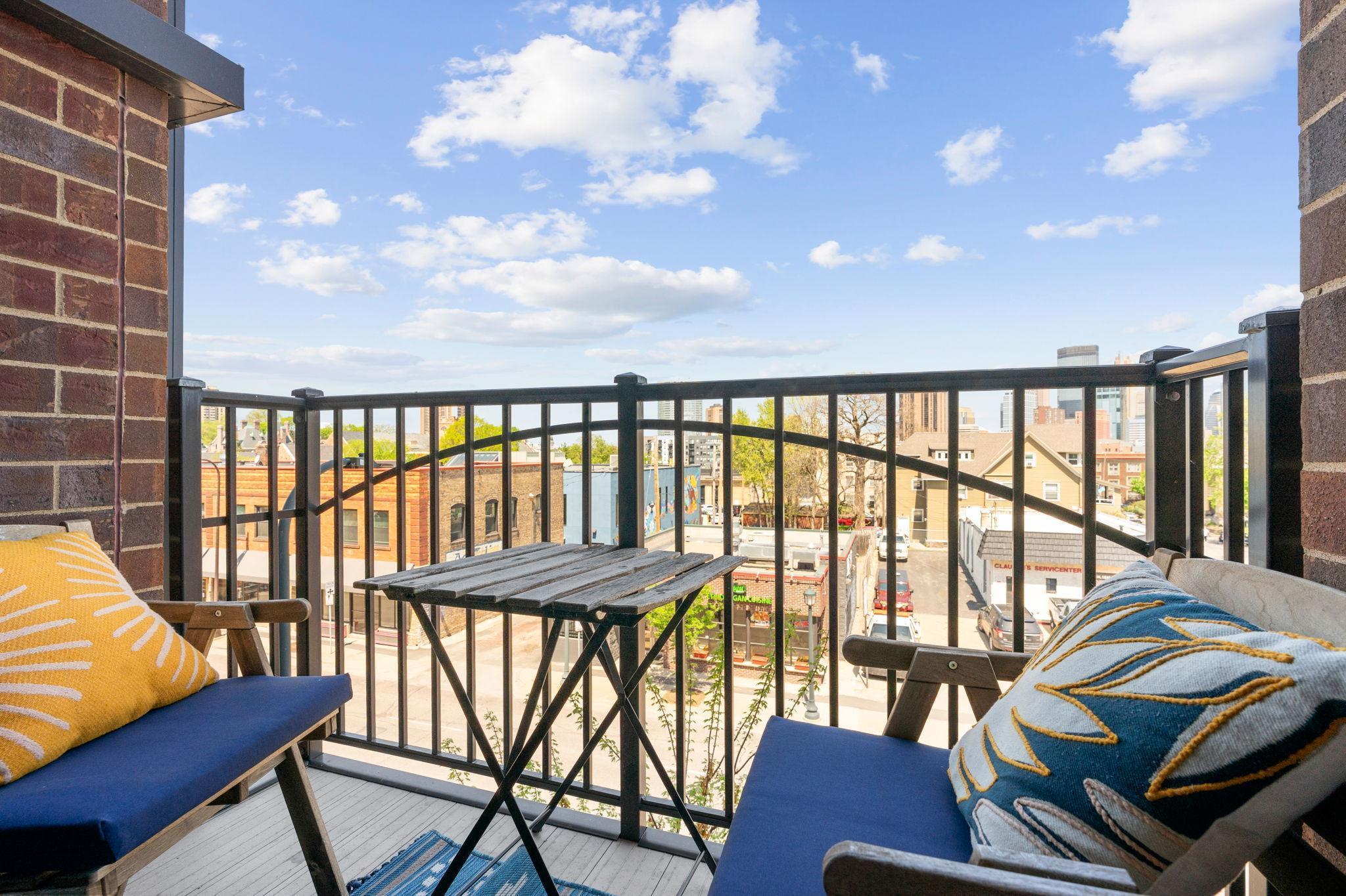 15 E Franklin Avenue 320