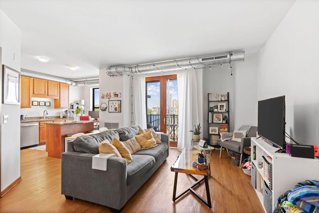 Photo of 15 E Franklin Avenue #320, Minneapolis, MN 55404 (MLS # 7006389)