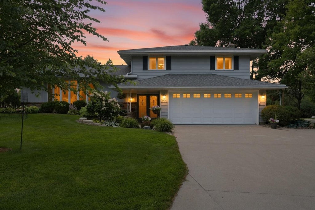 Photo of 980 Lydia Avenue W, Roseville, MN 55113 (MLS # 7089502)