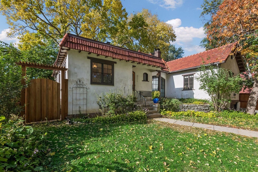 Photo of 611 6th Avenue SE, Minneapolis, MN 55414 (MLS # 7147996)
