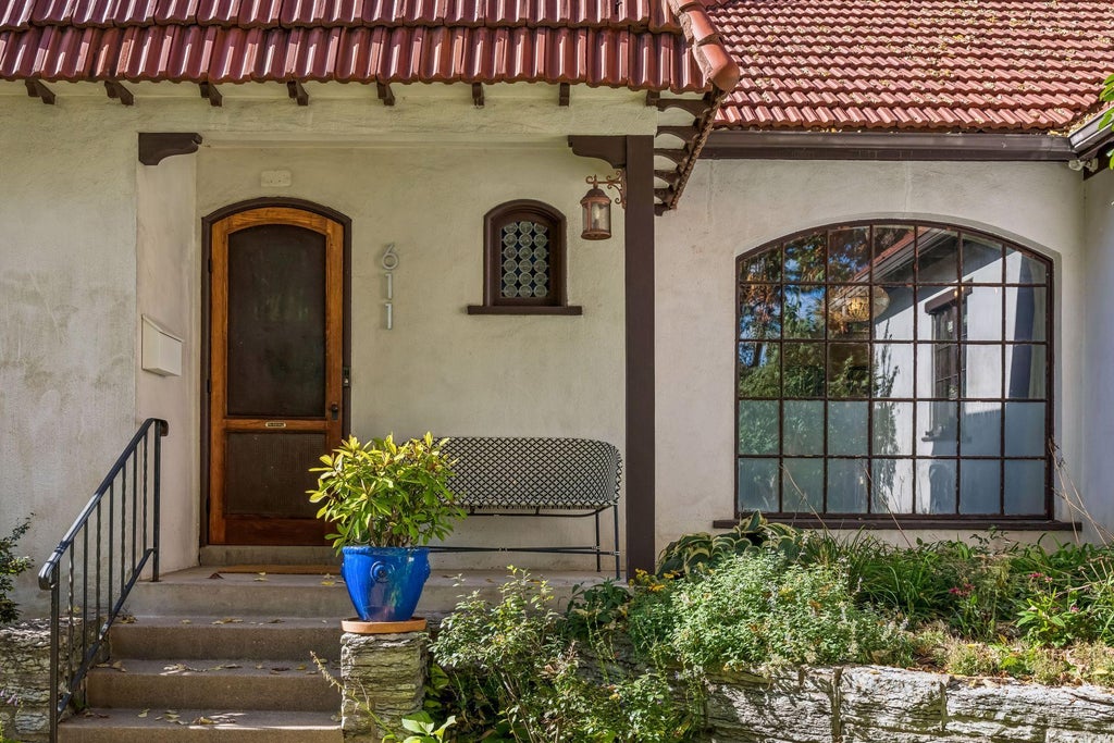 Photo of 611 6th Avenue SE, Minneapolis, MN 55414 (MLS # 7147996)