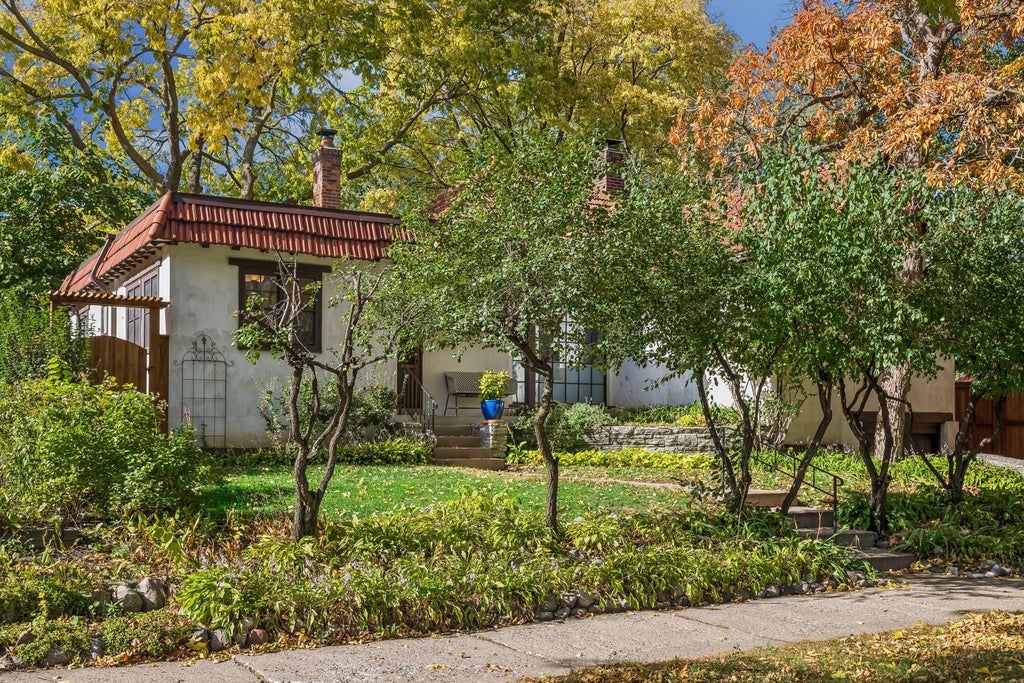 Photo of 611 6th Avenue SE, Minneapolis, MN 55414 (MLS # 7147996)