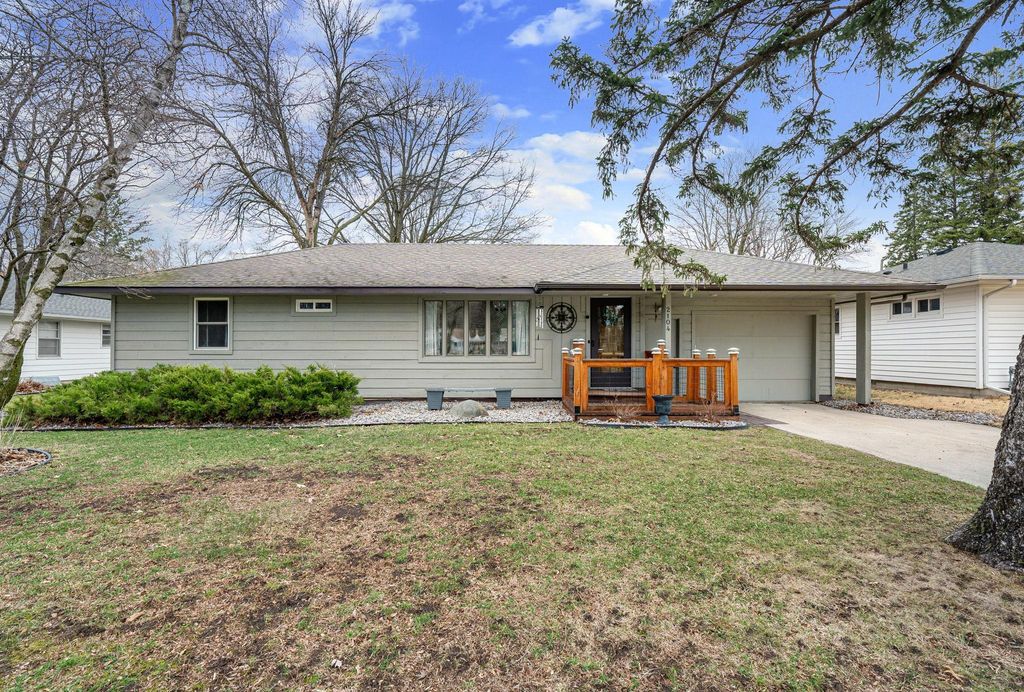 Photo of 2104 W Oakland Avenue, Austin, MN 55912 (MLS # 7045877)