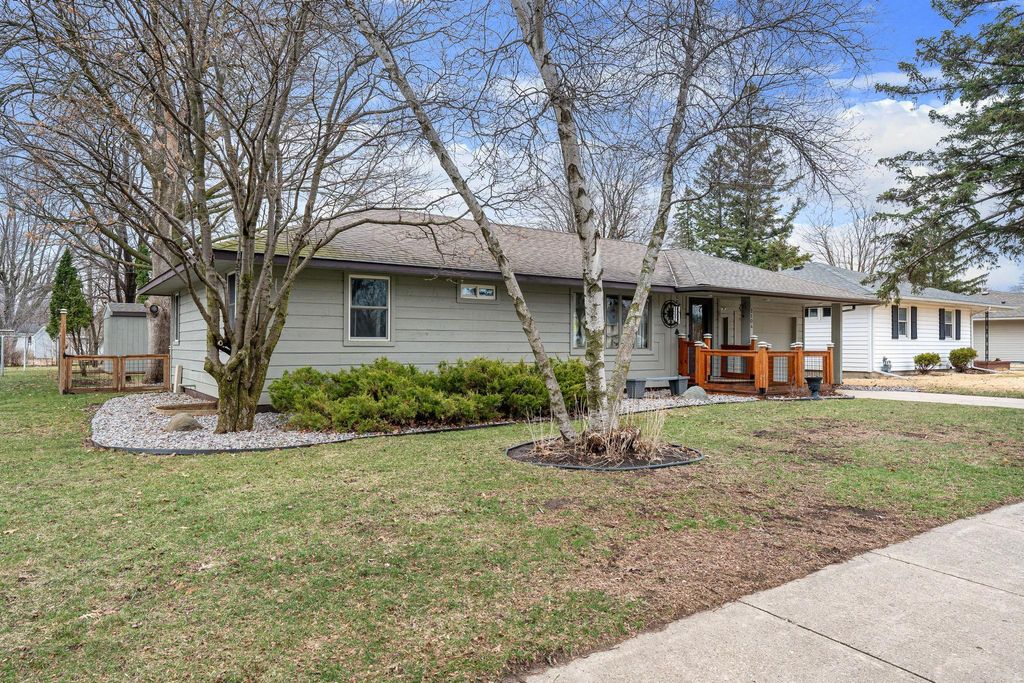 Photo of 2104 W Oakland Avenue, Austin, MN 55912 (MLS # 7045877)