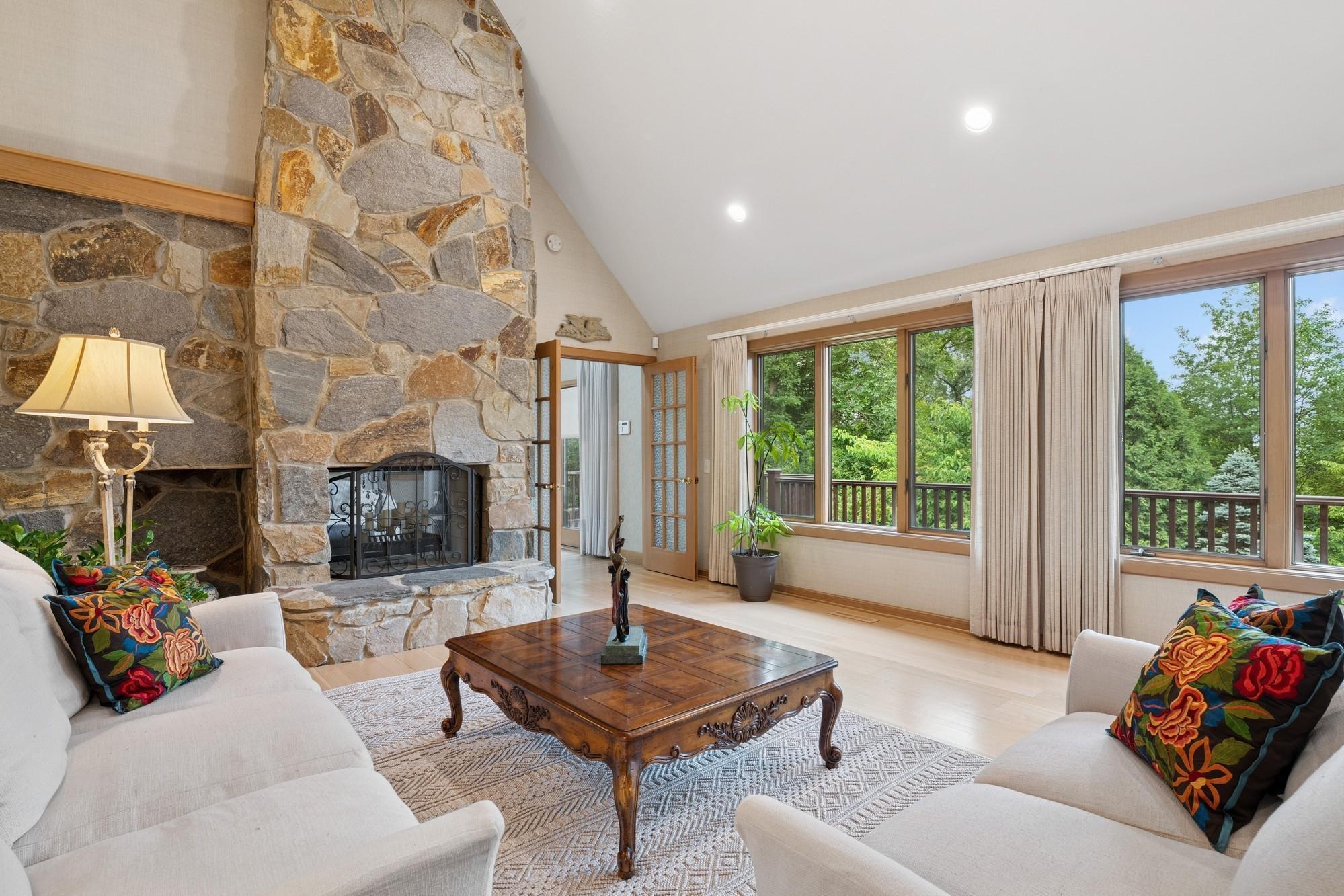 10420 Bluff Circle