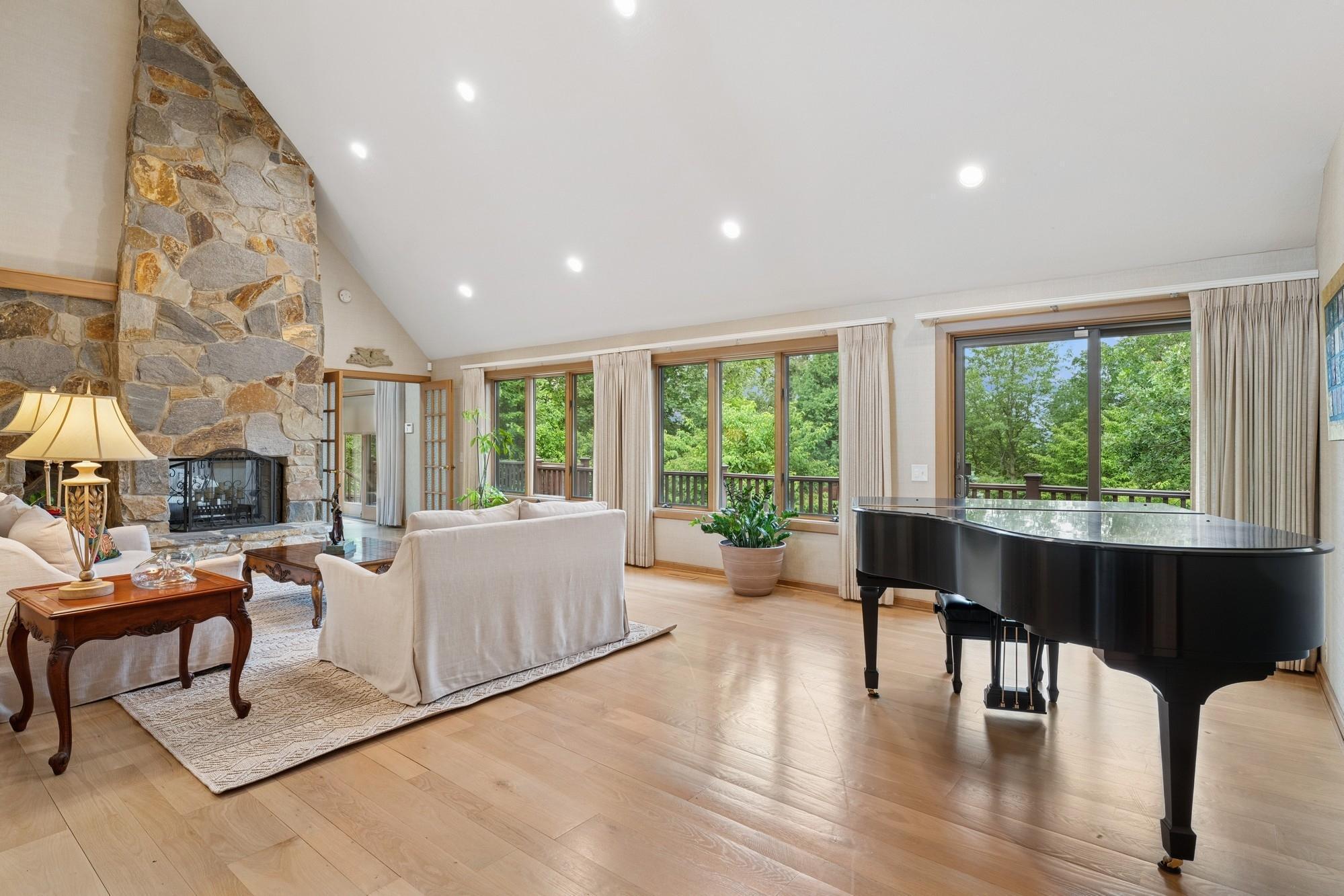 10420 Bluff Circle