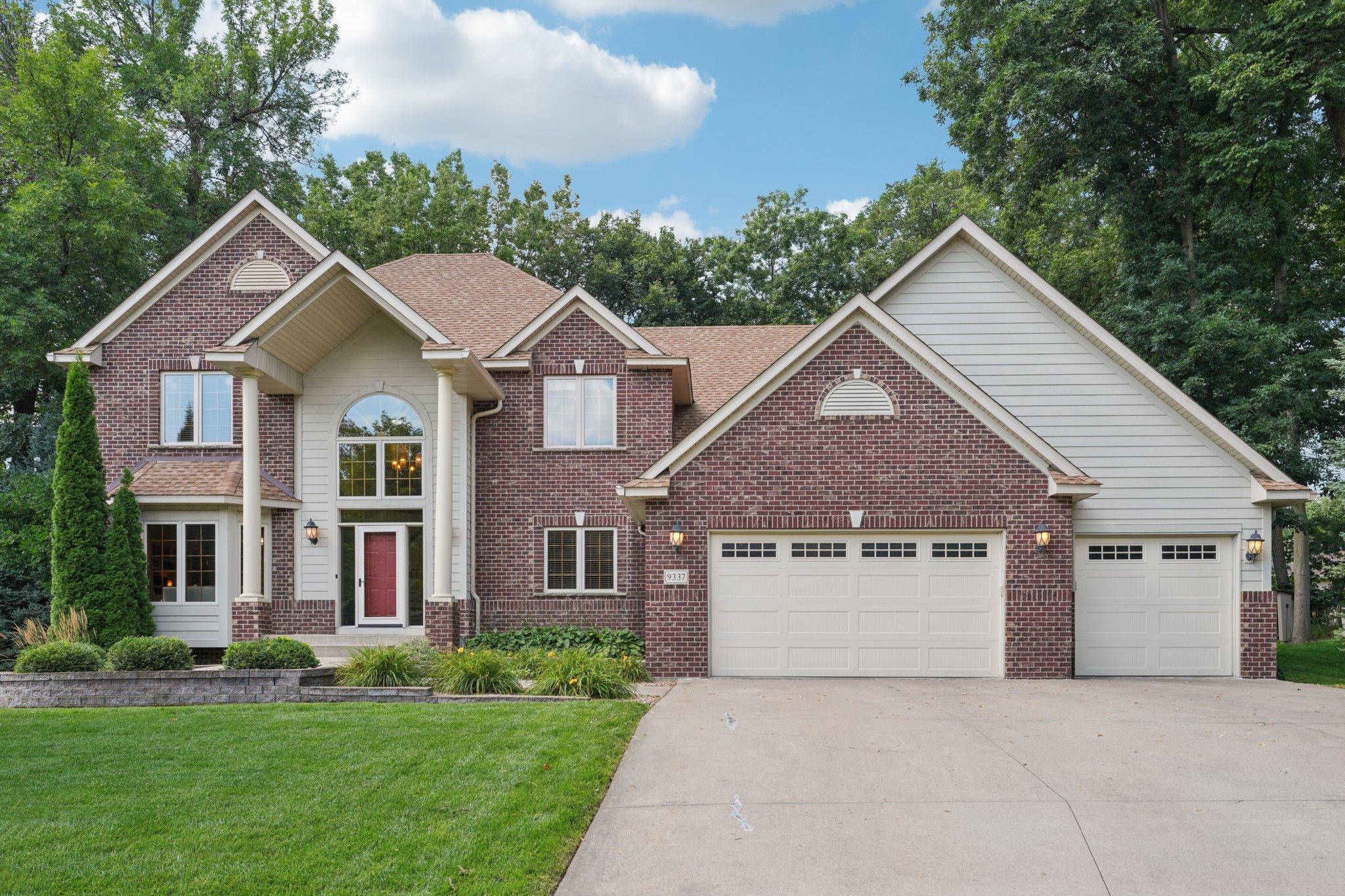 9337 Woodridge Circle