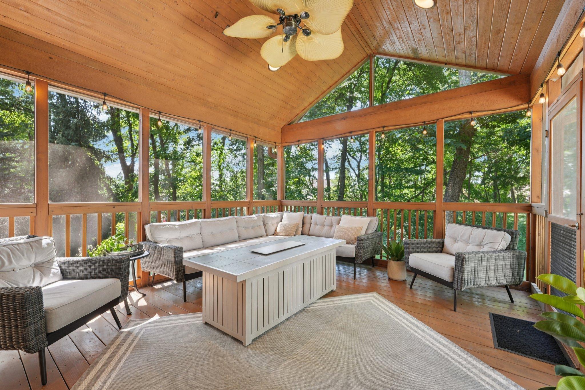 9337 Woodridge Circle