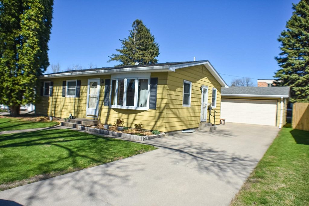 Photo of 1410 19 1/2 Street S, Moorhead, MN 56560 (MLS # 7073004)
