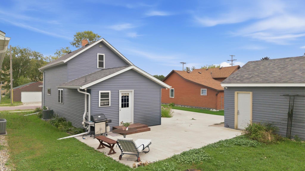 Photo of 221 S Lincoln Street, Lake Crystal, MN 56055 (MLS # 7147158)