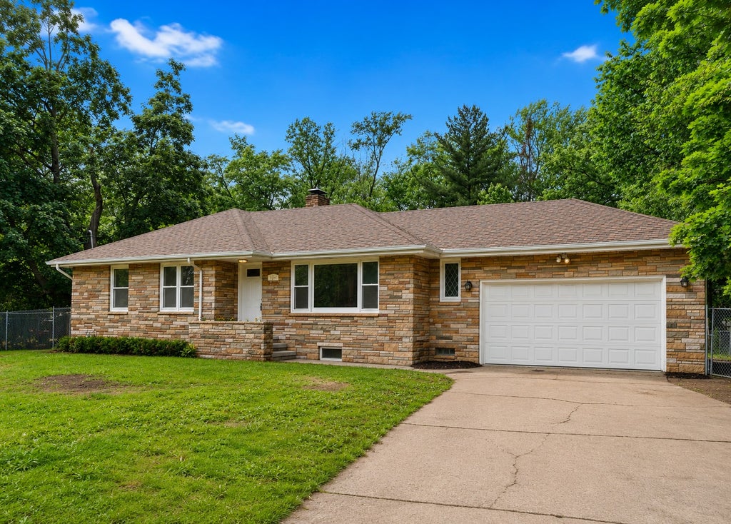 Photo of 1985 Prosperity Road, Maplewood, MN 55109 (MLS # 7088395)