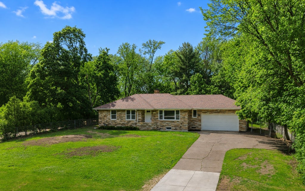 Photo of 1985 Prosperity Road, Maplewood, MN 55109 (MLS # 7088395)