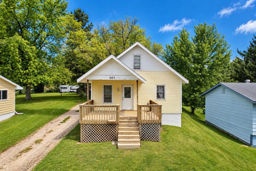 Photo of 907 N Baird Avenue, Fergus Falls, MN 56537 (MLS # 7145496)