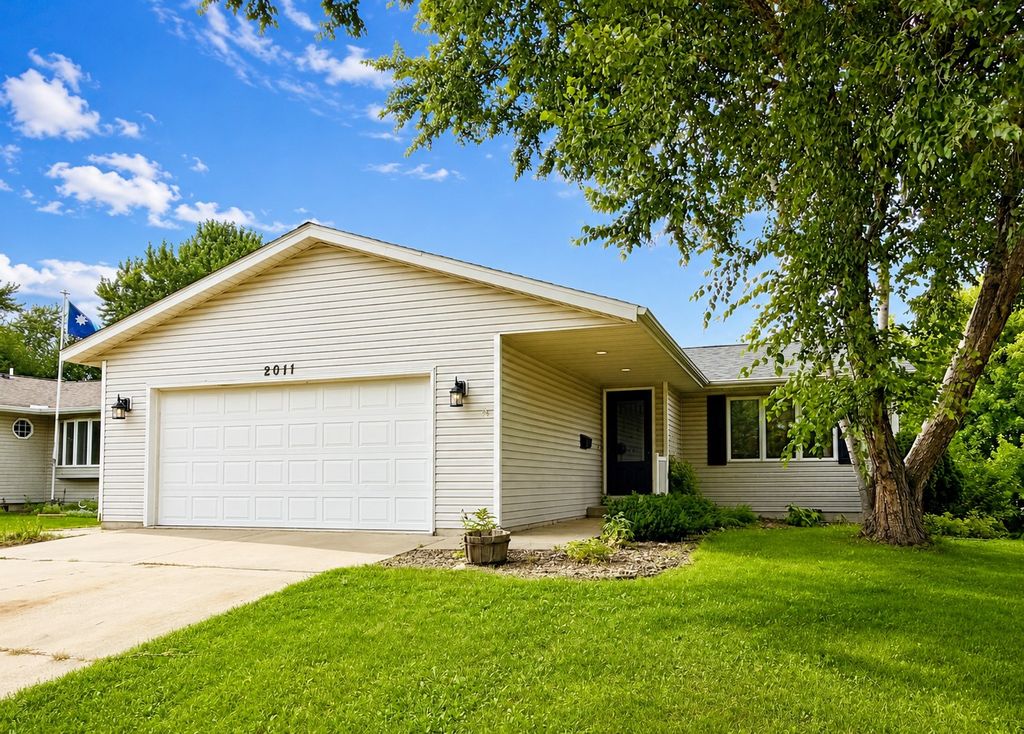 Photo of 2011 50th Street NW, Rochester, MN 55901 (MLS # 7111013)