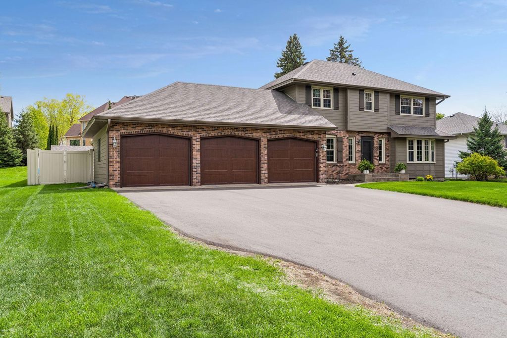 Photo of 900 Nina Court, West Saint Paul, MN 55118 (MLS # 7073703)