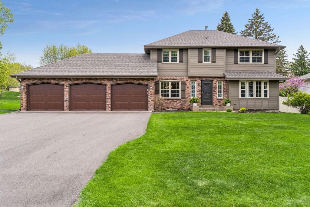 Photo of 900 Nina Court, West Saint Paul, MN 55118 (MLS # 7073703)