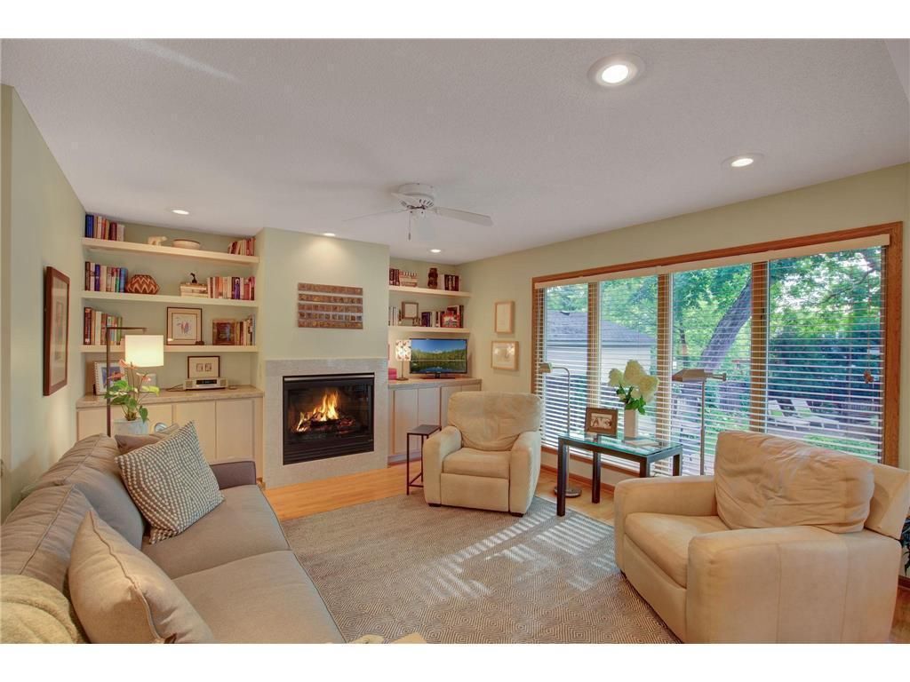 Photo of 214 Broadway Avenue N, Wayzata, MN 55391 (MLS # 7004252)