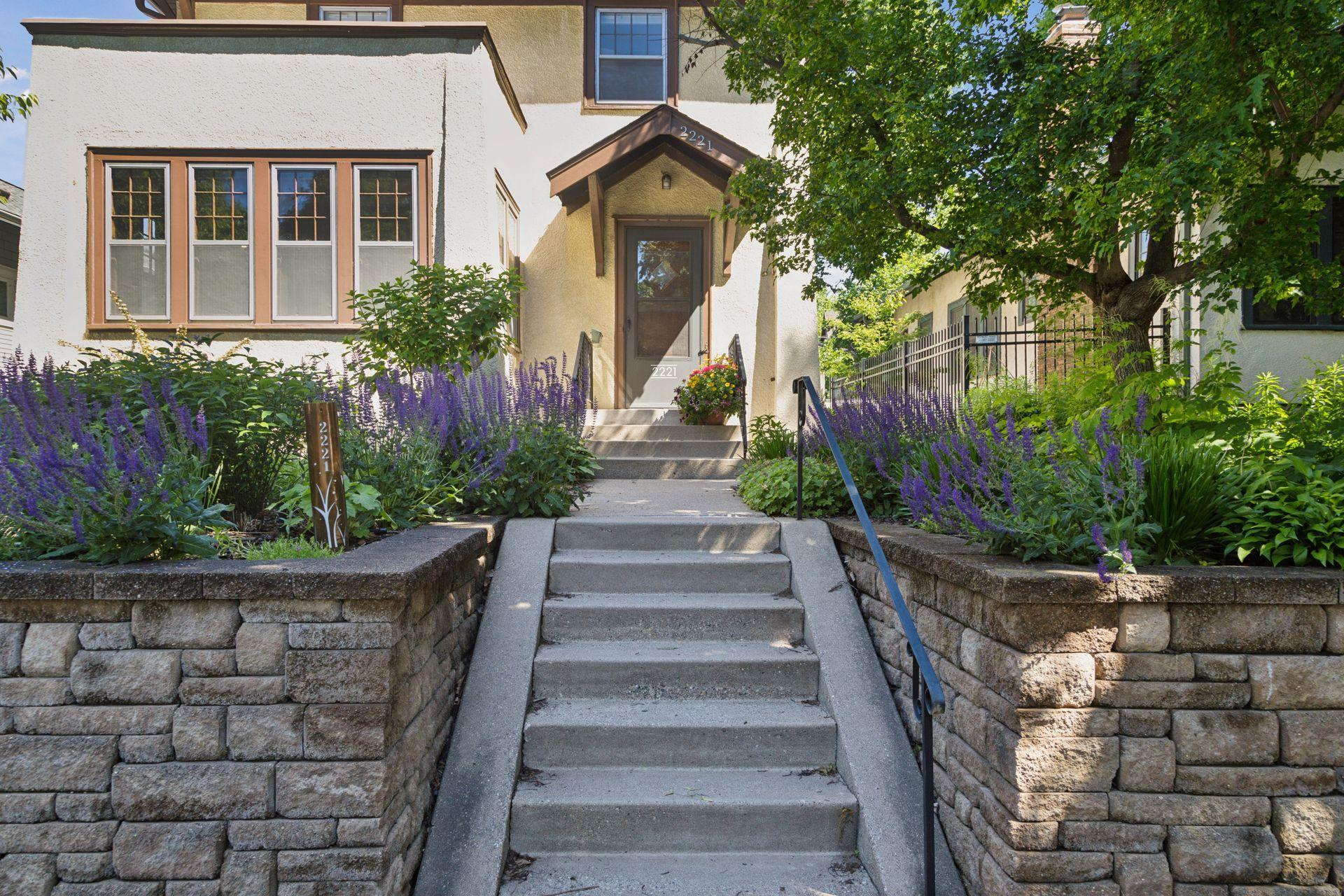 2221 Selby Avenue