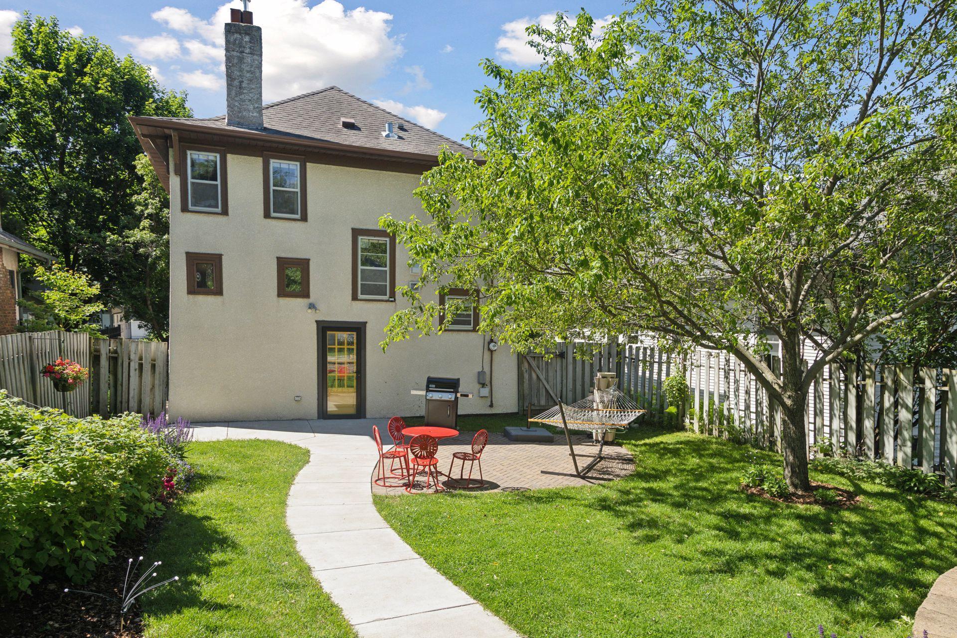 2221 Selby Avenue