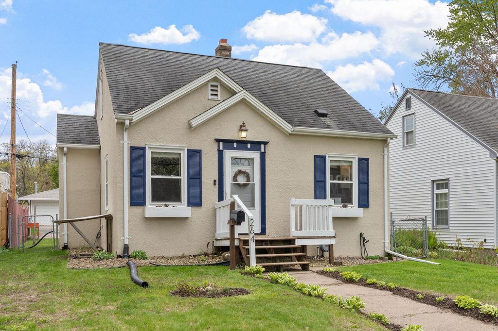 Photo of 264 Haskell Street E, West Saint Paul, MN 55118 (MLS # 7069722)