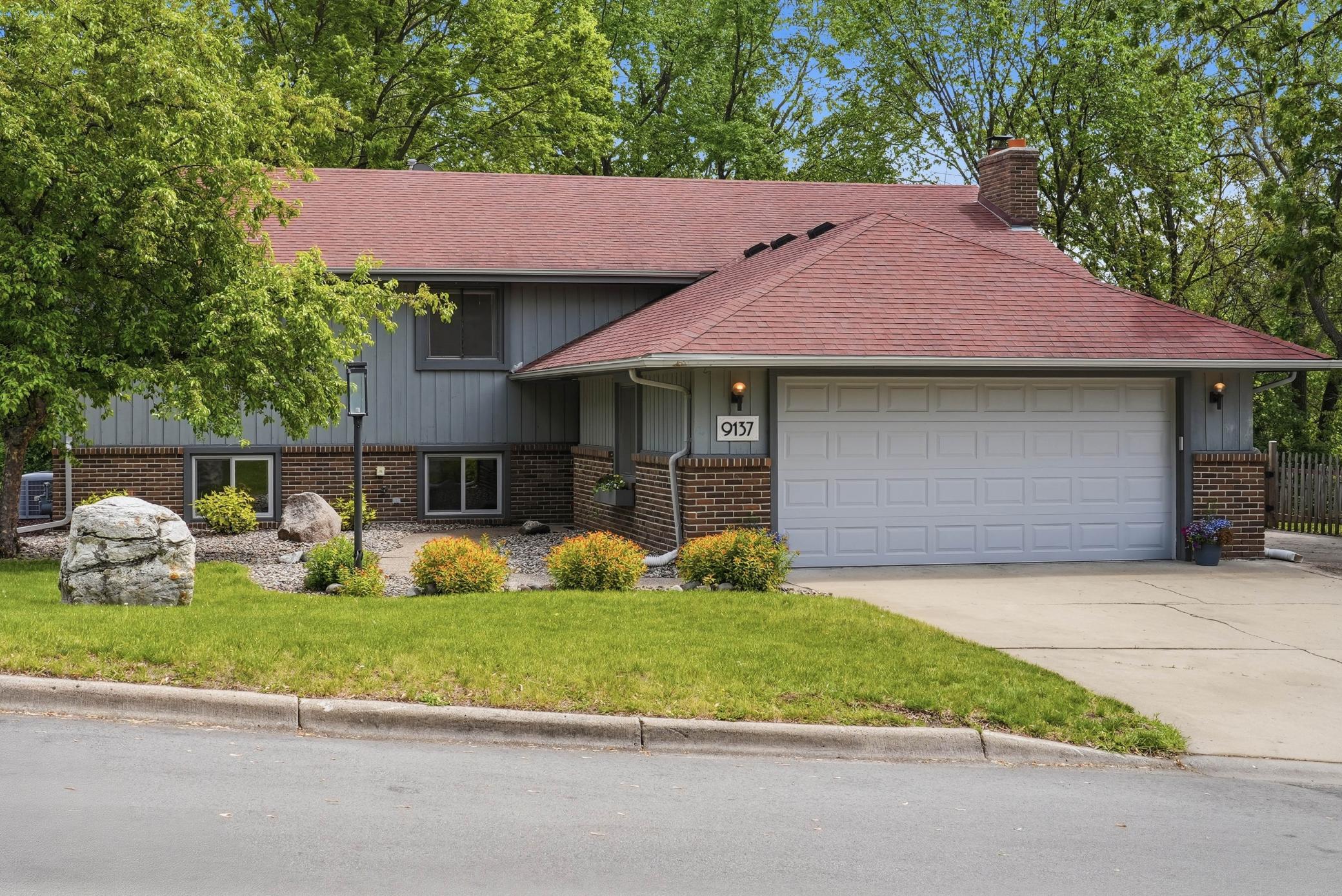 9137 Forest Hills Circle
