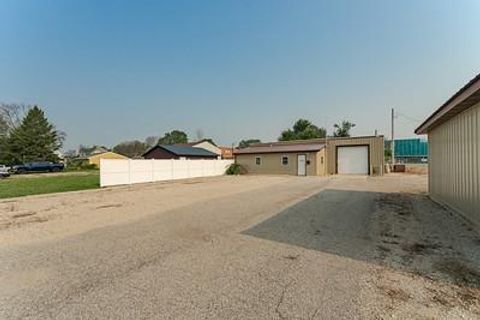 Photo of 1007 3rd Avenue NE, Austin, MN 55912 (MLS # 6770026) Photo of 1007 3rd Avenue NE, Austin, MN 55912 (MLS # 6770026)
