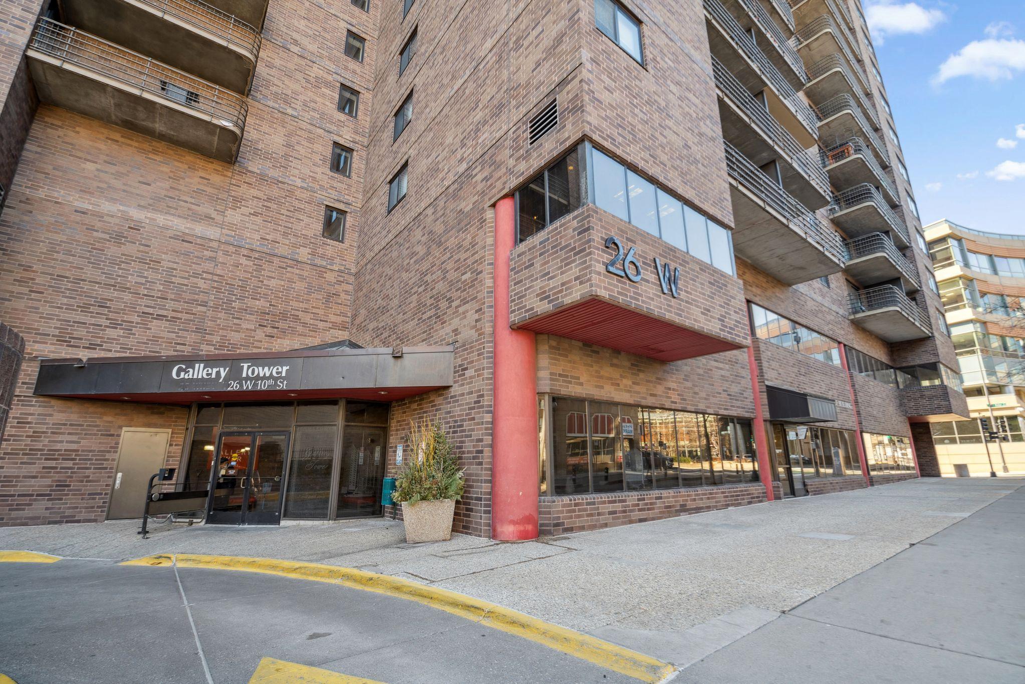 26 10th Street W 2002