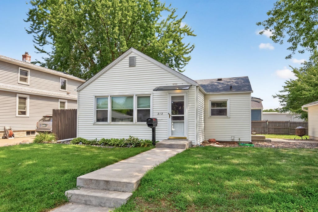 Photo of 213 14th Avenue S, South Saint Paul, MN 55075 (MLS # 7102660)