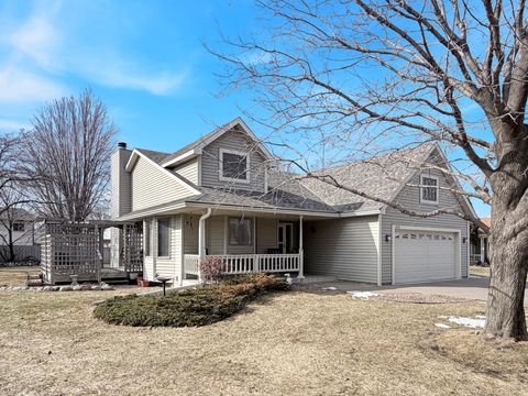 Photo of 3510 Gershwin Avenue N, Oakdale, MN 55128 (MLS # 7025142)