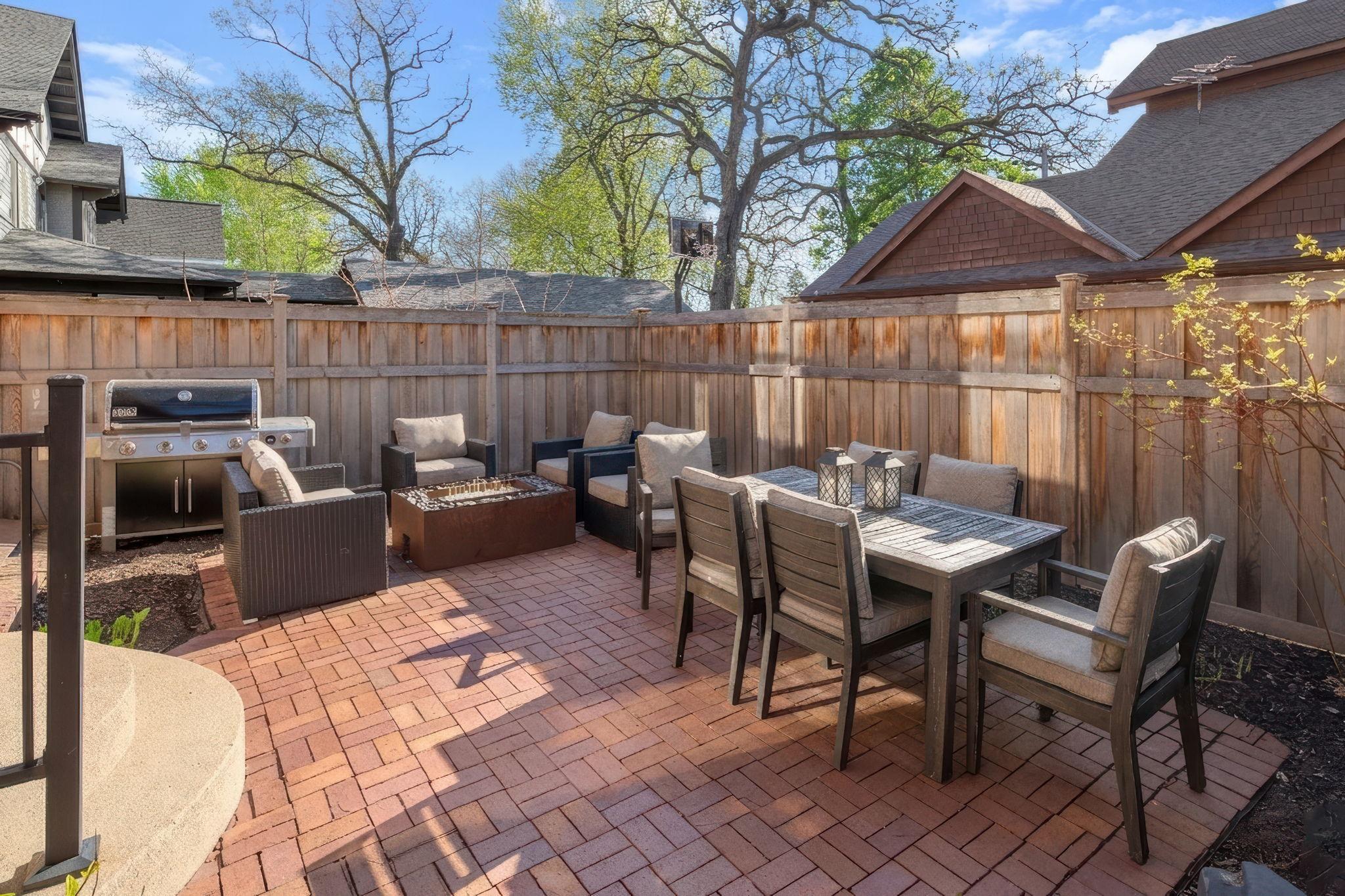 1613 W Franklin Avenue