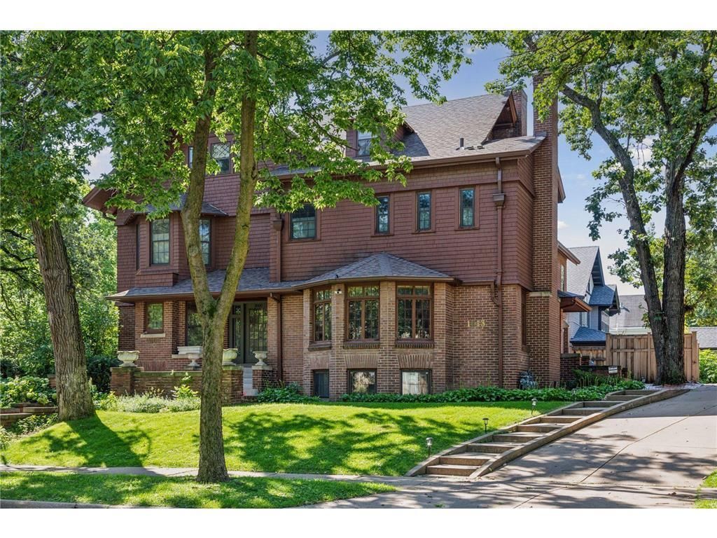 Photo of 1613 W Franklin Avenue, Minneapolis, MN 55405 (MLS # 7065128)