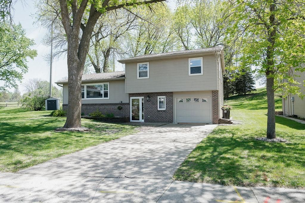Photo of 135 Eltinge Place, Fairmont, MN 56031 (MLS # 7073182)