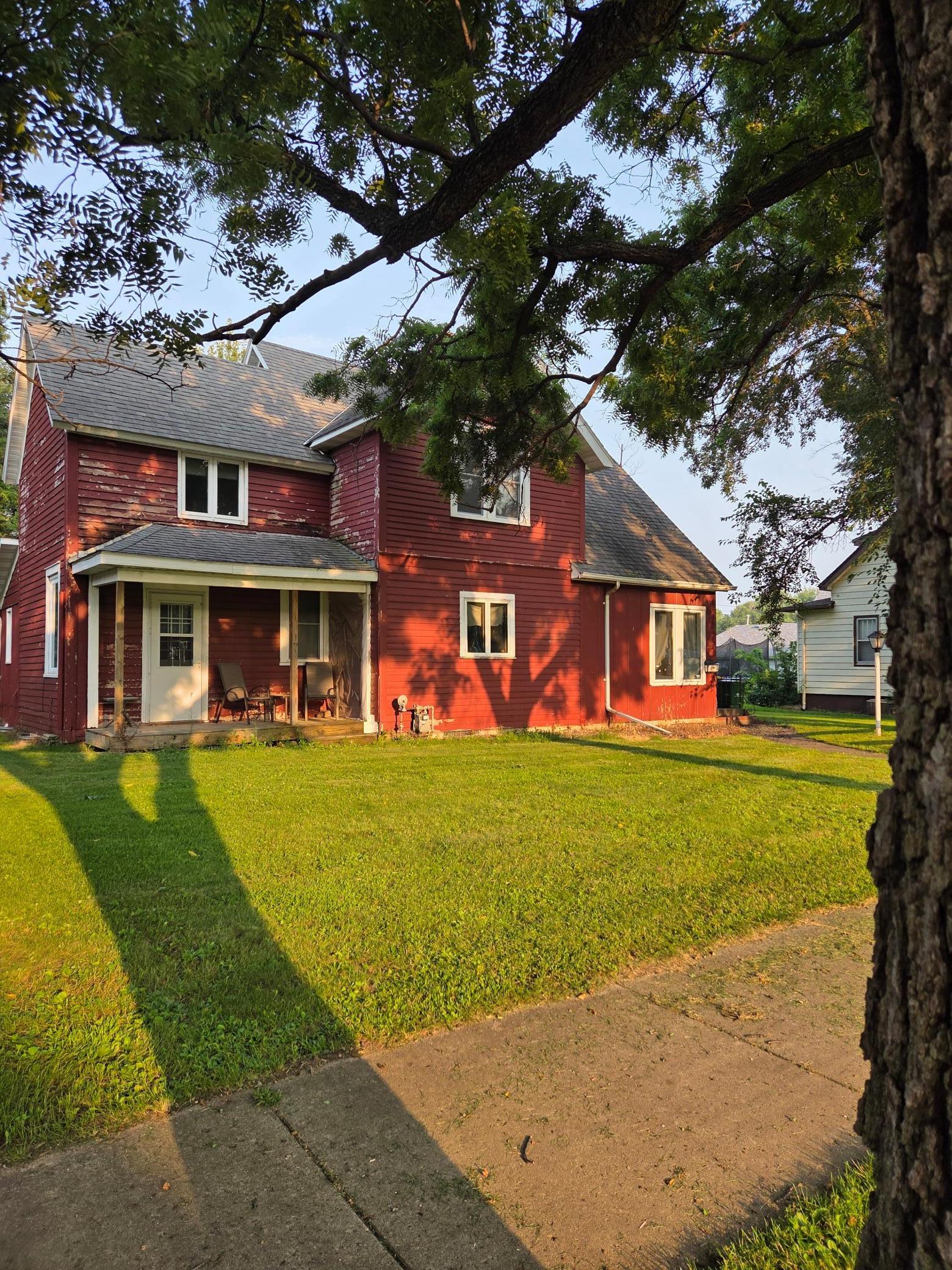 112 N Sverdrup Avenue