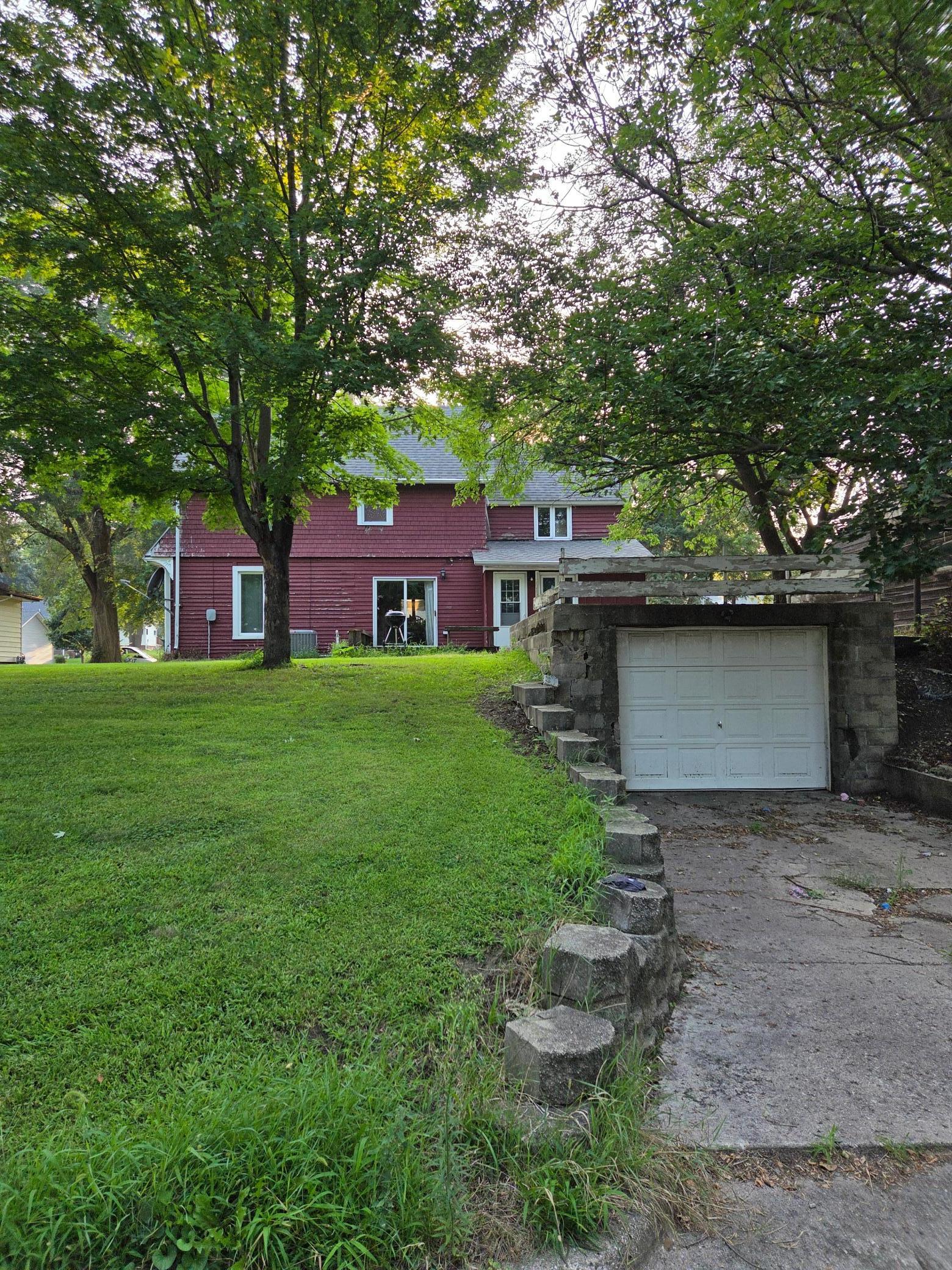 112 N Sverdrup Avenue