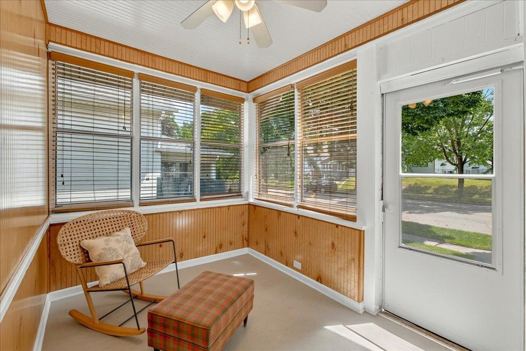 Photo of 1217 6th Street E, Saint Paul, MN 55106 (MLS # 7109089)