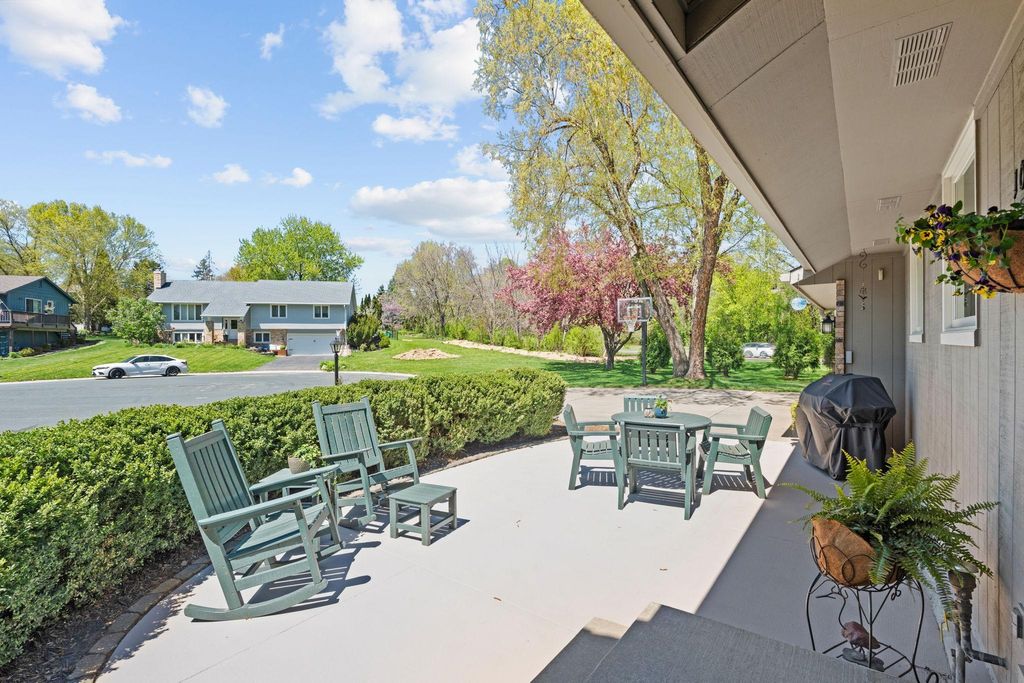 Photo of 10725 Woodwatch Circle, Eden Prairie, MN 55347 (MLS # 7069509)