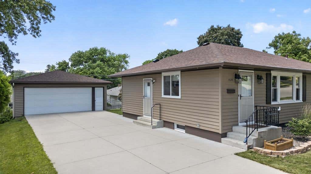 Photo of 1525 11th Avenue NE, Rochester, MN 55906 (MLS # 7099367)