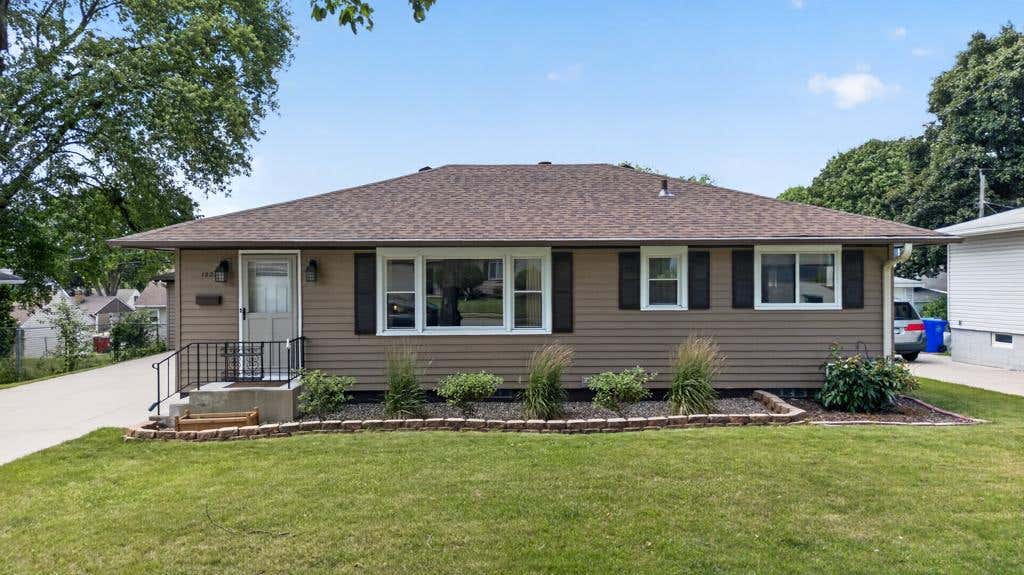 Photo of 1525 11th Avenue NE, Rochester, MN 55906 (MLS # 7099367)
