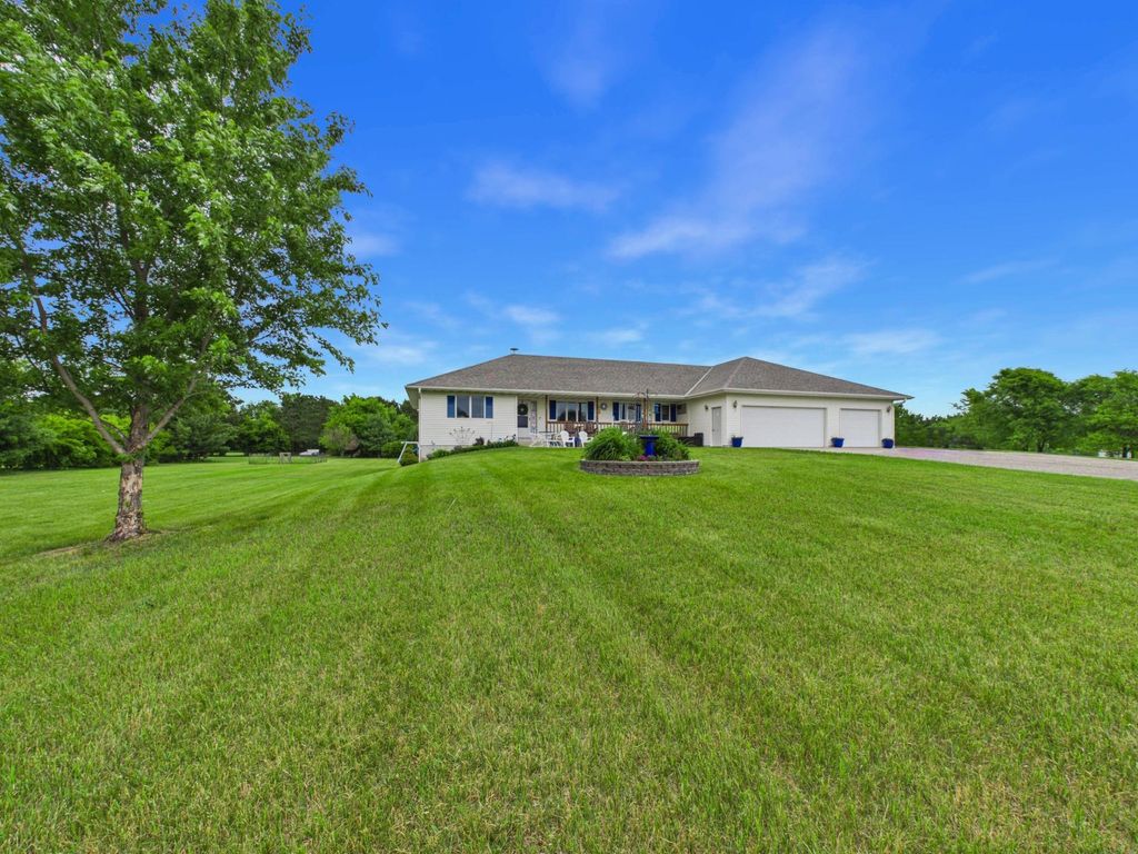 Photo of 1572 47th Street SE, Saint Cloud, MN 56304 (MLS # 7101008)