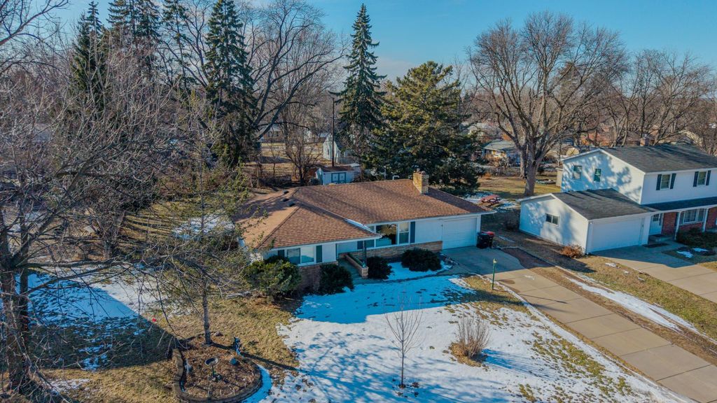 Photo of 2187 Burr Street, Maplewood, MN 55117 (MLS # 7027322)