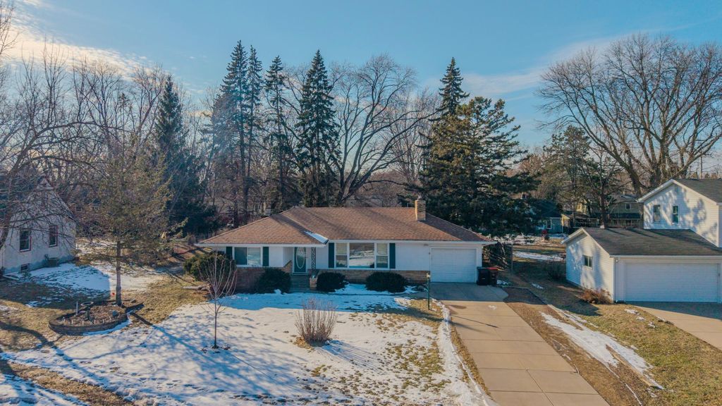 Photo of 2187 Burr Street, Maplewood, MN 55117 (MLS # 7027322)