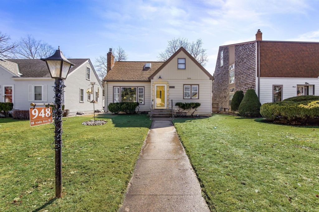 Photo of 948 Nevada Avenue W, Saint Paul, MN 55117 (MLS # 7039349)