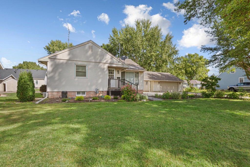 Photo of 805 9th Avenue NE, Waseca, MN 56093 (MLS # 7146266)