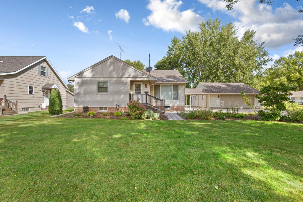 Photo of 805 9th Avenue NE, Waseca, MN 56093 (MLS # 7146266)