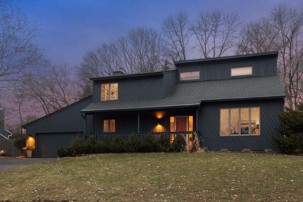 Photo of 6946 Autumn Terrace, Eden Prairie, MN 55346 (MLS # 6812991)