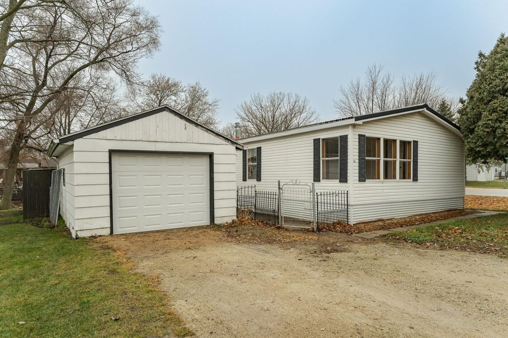 Photo of 10 Park Drive NW, Eyota, MN 55934 (MLS # 6822223)